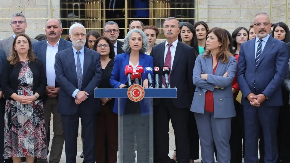 YSP: İktidar adaletsizliği ve hukuksuzluk rejimini kalıcı hale getirmeye çalışmaktadır
