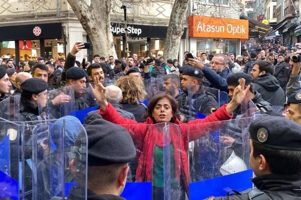 Emek, Barış ve Demokrasi Güçlerinin deprem eylemine polis müdahale etti