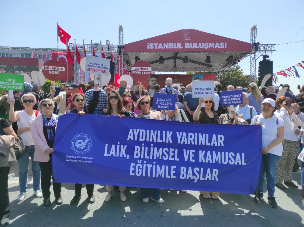 ÖZGÜR ÖZEL, YOK DENİLECEK KİTLEYE KONUŞTU!