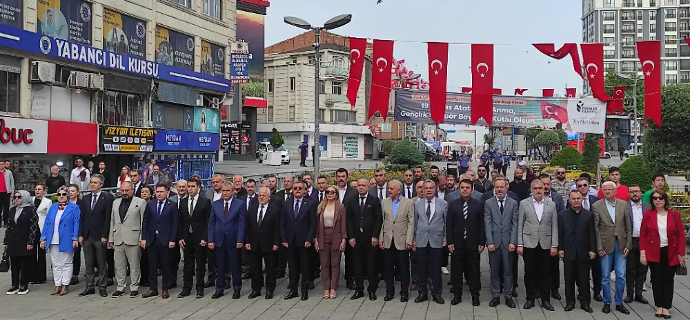 ESENLER’DE 19 MAYIS ÇELENK SUNUMU SESSİZ VE SÖNÜK GEÇTİ