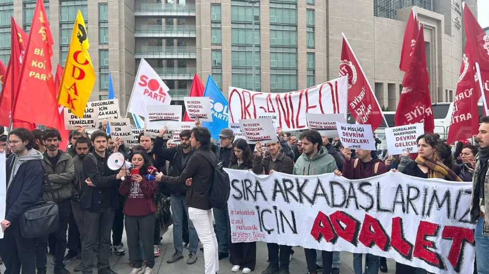 GAZETECİLERİN VE ÜNİVERSİTE ÖĞRENCİLERİNİN BERAAT TALEBİ REDDEDİLDİ