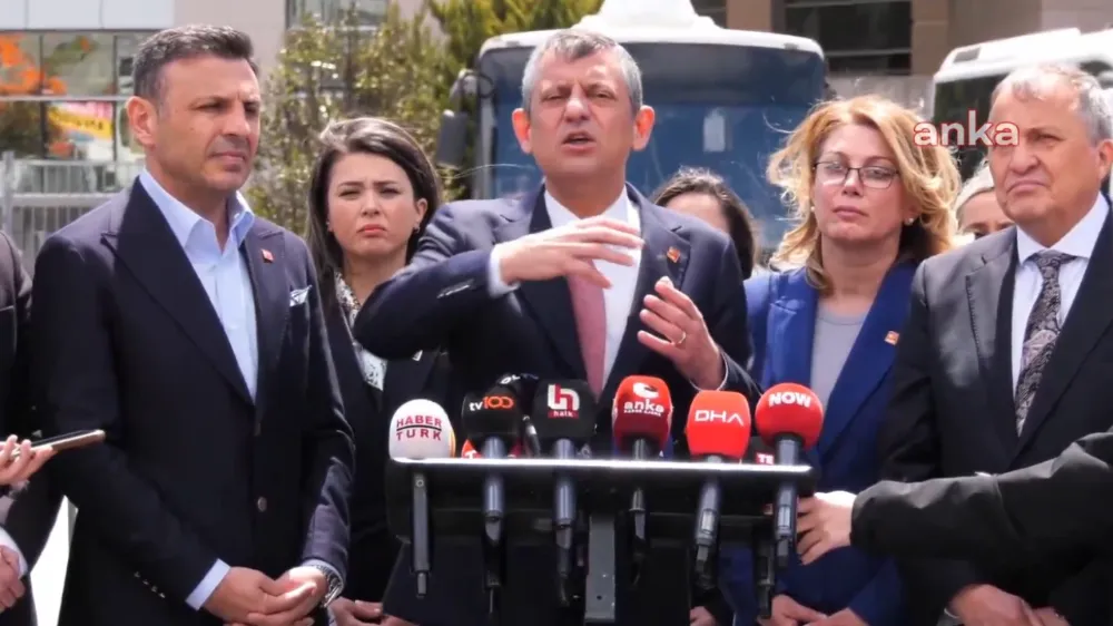 ÖZEL’DEN SERT ÇIKIŞ: “AİLEYLE UĞRAŞMAK KARAKTERSİZLİKTİR”