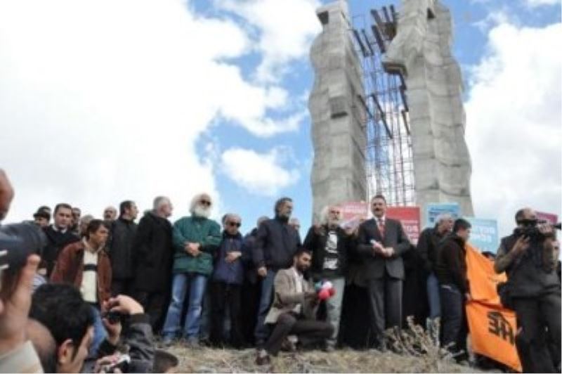 İNSANLIK ANITI İÇİN