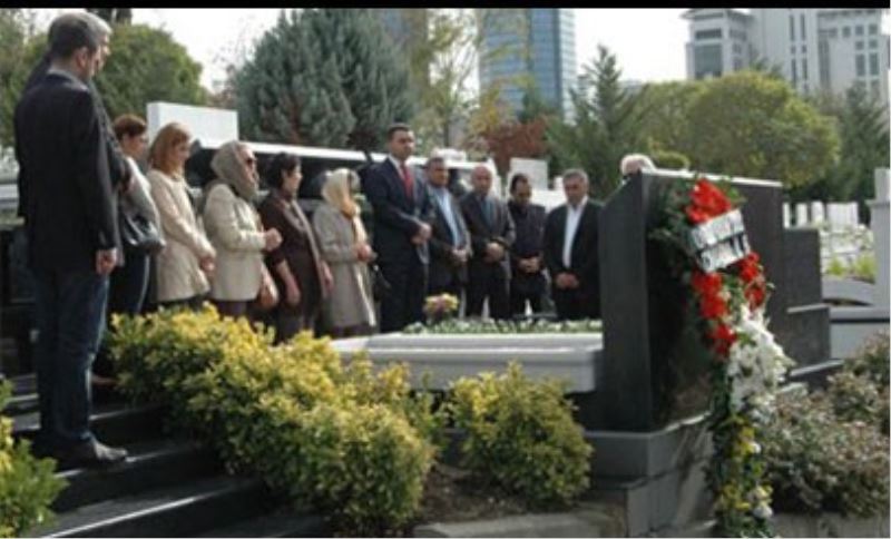 Erdal İnönü Anıldı