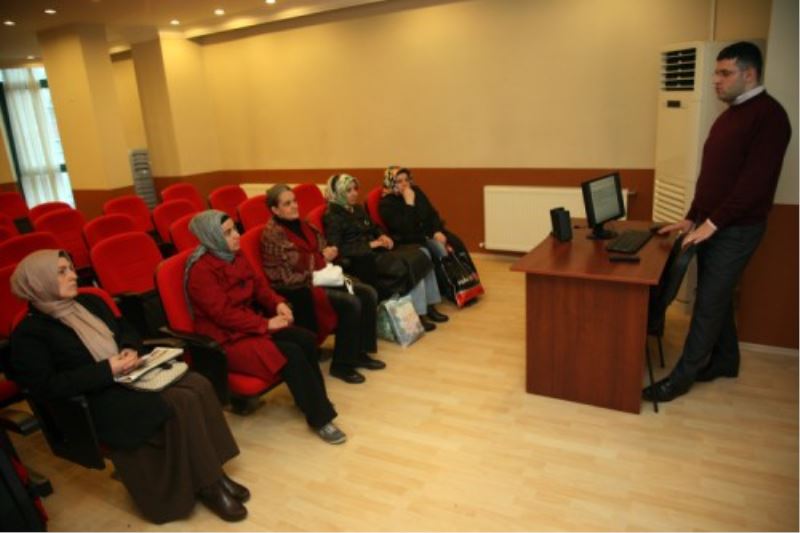 Boş Salona Seminer Verdiler!