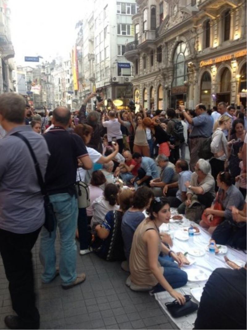 Yandaş bu iftarı tek satır görmedi...