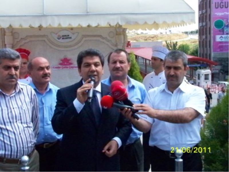 GÖKSU ESENLERDEKİ YOKSULLUĞU FARK ETTİ