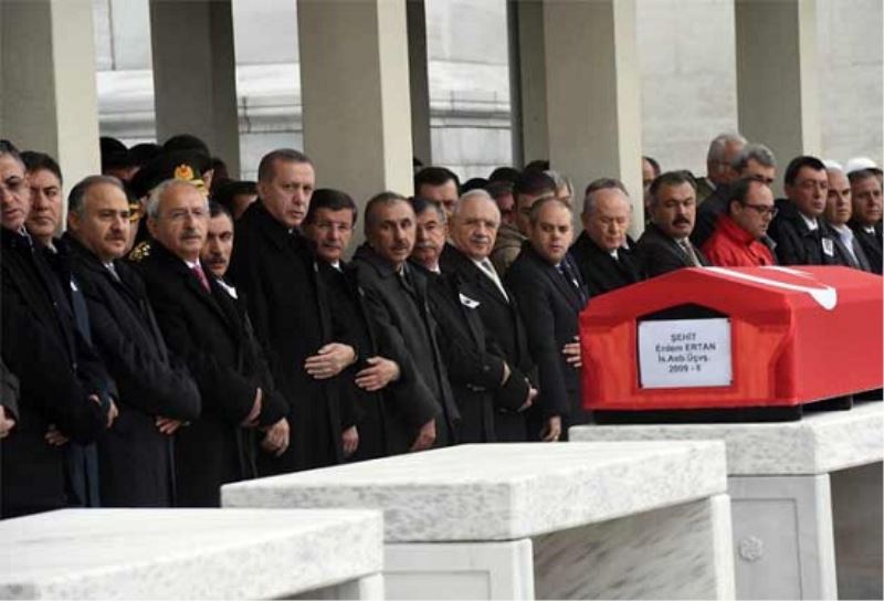 Şehit cenazesinde Davutoğlu