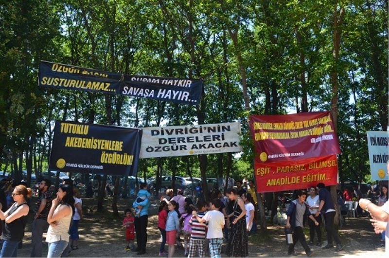 Ülke Yasta, Divriği İsyanda