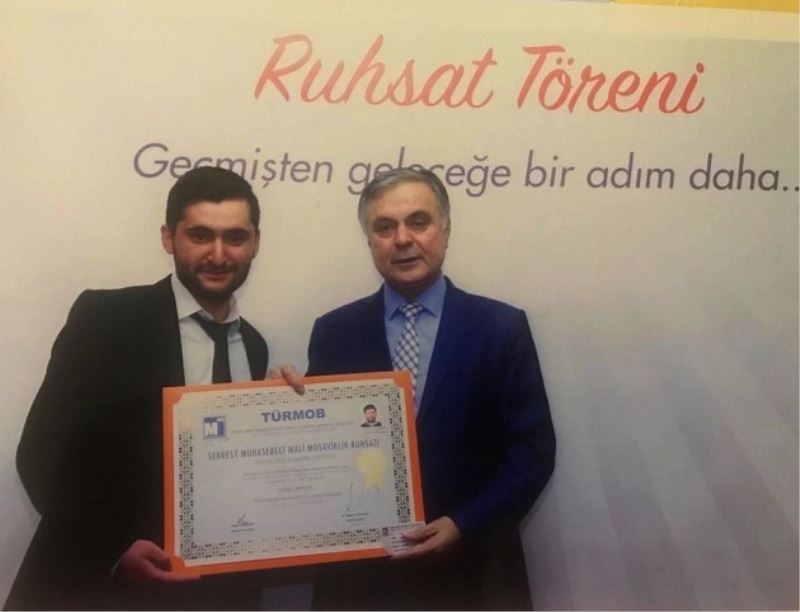 Oğuz Deniz, En Genç Mali Müşavir Olarak Sertifikasını Aldı