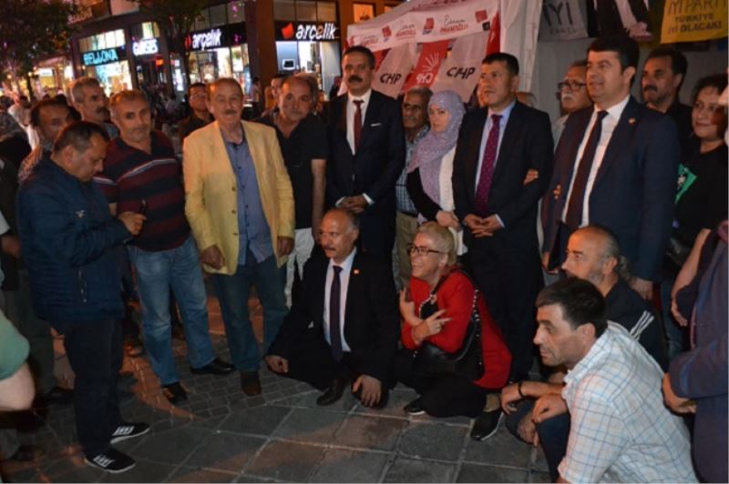 CHP İlçe Başkanı Bıkkınlık -Yöneticiler Poz Verdi