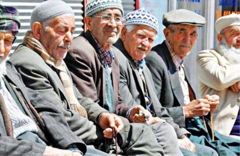 65 yaş üstü vatandaşlar bu gece yarısından itibaren sokağa çıkamayacak