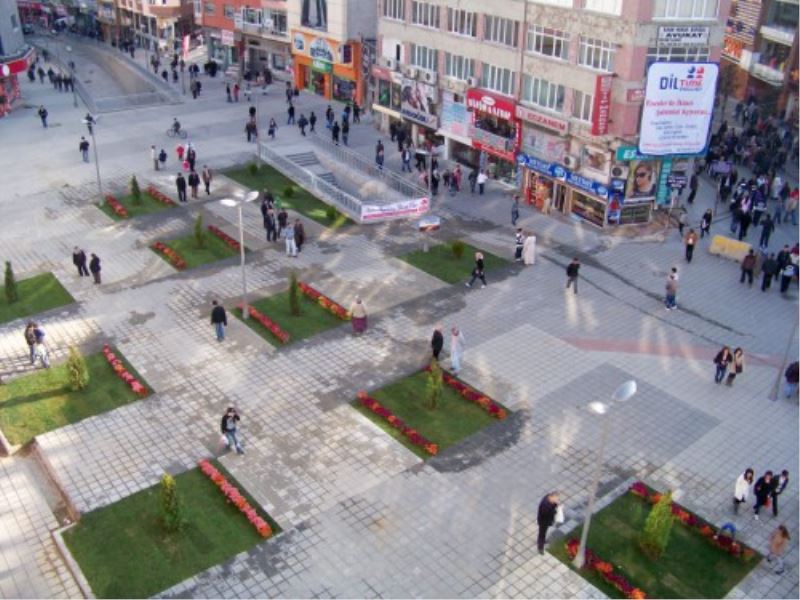 Esenler Cumhuriyet Meydanı Yeşillendi