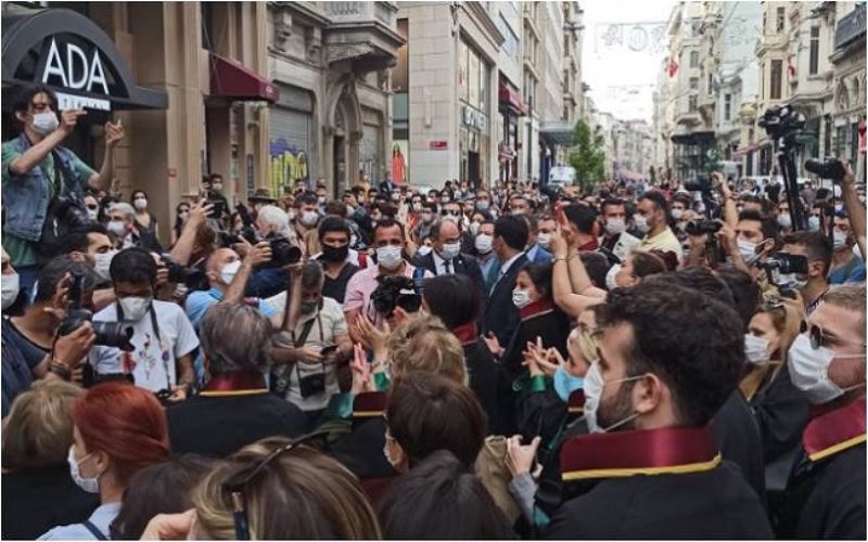 Savunma: Faşizme karşı omuz omuza