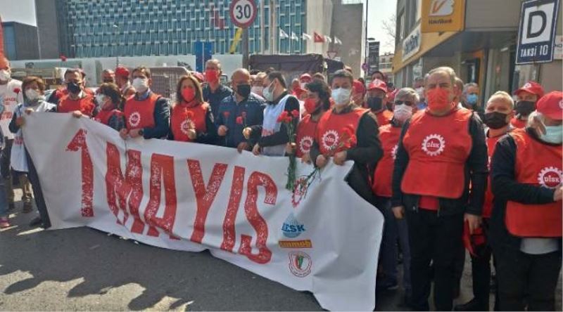 Yurttaşlar 1 Mayıs öncesi meydanlarda: 